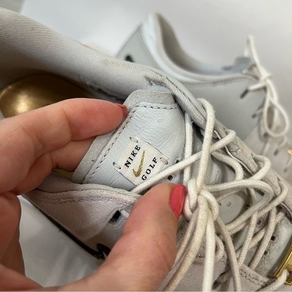 Athletic_Shoes